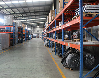 德瑞亞工廠整齊的生產車間和零件貨架